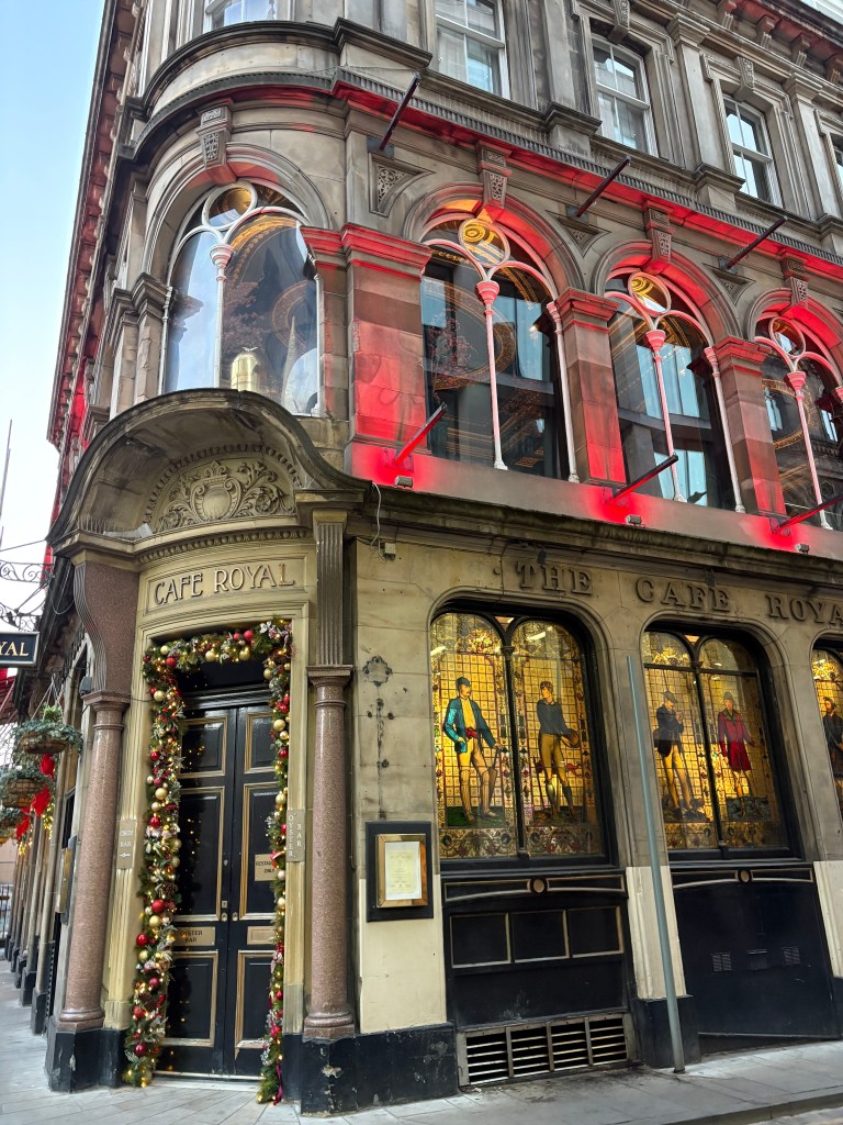 CAFE ROYAL. Edinburgh literary pub Crawl by Life Lovers Magazine